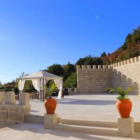Homely With Mountain Views In Private Pool Βίλα *