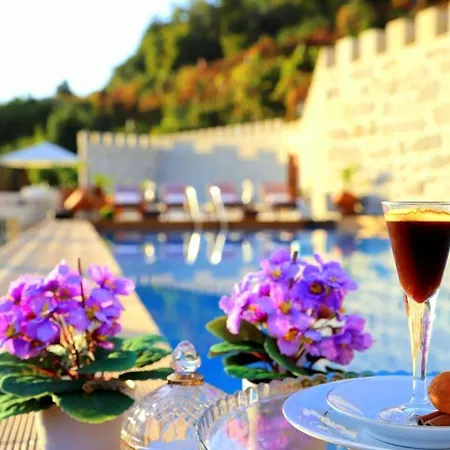 Homely With Mountain Views In Private Pool